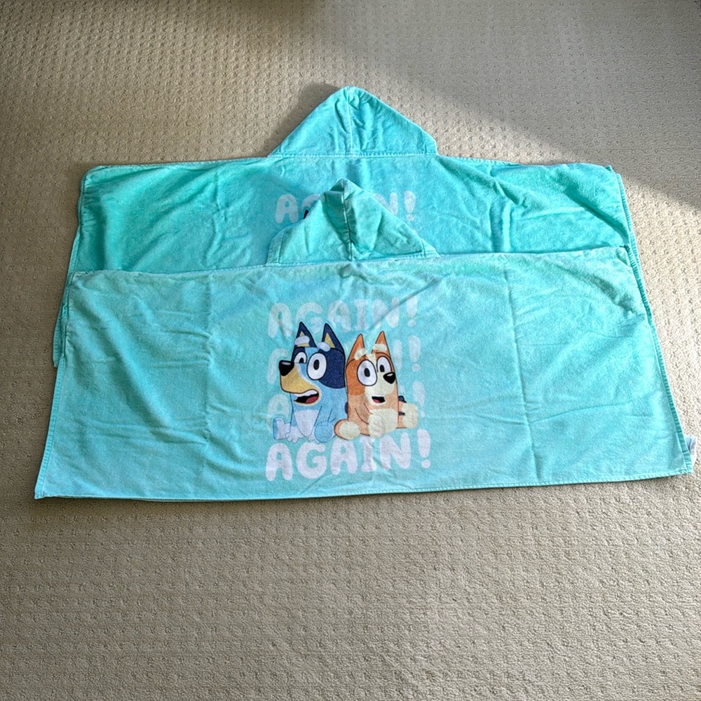Bluey hooded towels (2) 💙